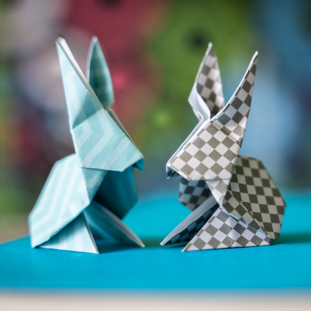 Conejos en origami. Foto: Anke Sundermeier (Pixabay).