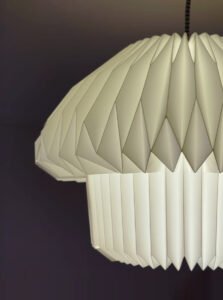 «Lámpara», plegado contemporáneo de Alejo Wilkinson Hassler sobre modelo propio