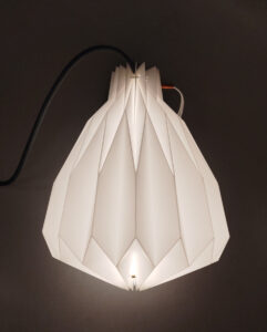 «Lámpara», plegado contemporáneo de Alejo Wilkinson Hassler sobre modelo propio