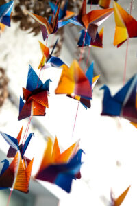 «Mil Grullas por la Paz», origami plegado por Andrea Misson