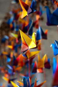 «Mil Grullas por la Paz», origami plegado por Andrea Misson