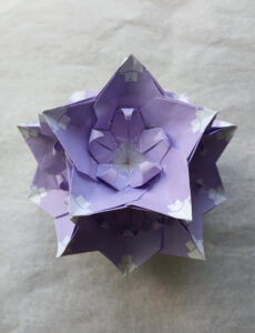 Origami kusudama de Tatiana Khliamova sobre modelo propio